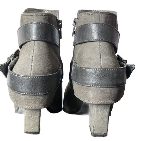 Life Stride Gray “Wendy” Suede Ankle Booties w/Straps & Buckle (Size: 7.5) - Picture 6 of 16